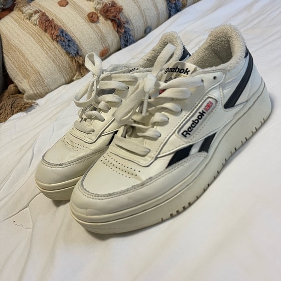 Black and cream Reebok sneakers - Picture 1 of 4